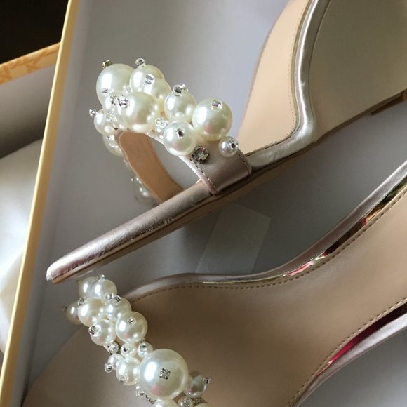 BADGLEY MISCHKA JEWEL Laurence Pearl Sandals in Champagne Satin Size 8.5 - Picture 8 of 8
